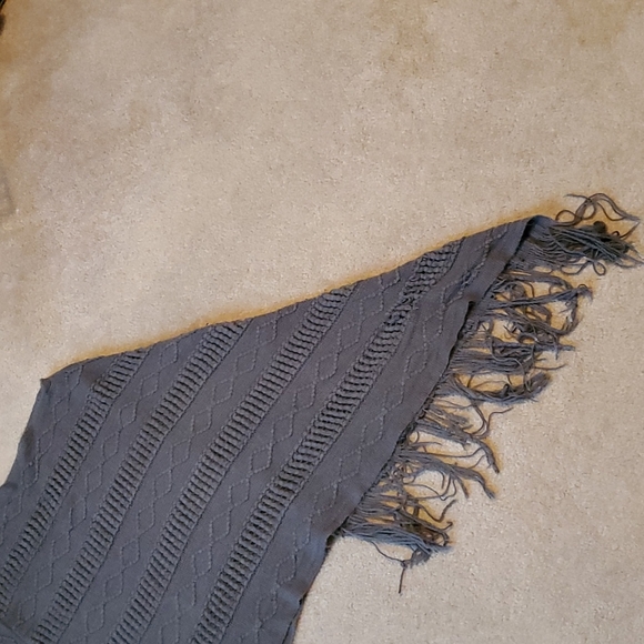 Charcoal gray fringy shawl fits sizes S-XL - Picture 9 of 10